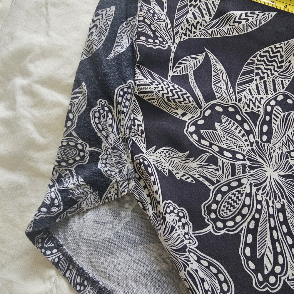 LOFT Petites MP Floral Blouse Black White Lightweight Short Sleeve V-Neck - Picture 11 of 14